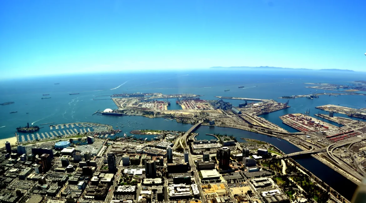 Aerial view of San Francisco showcasing the skyline, Golden Gate Bridge, and bay.